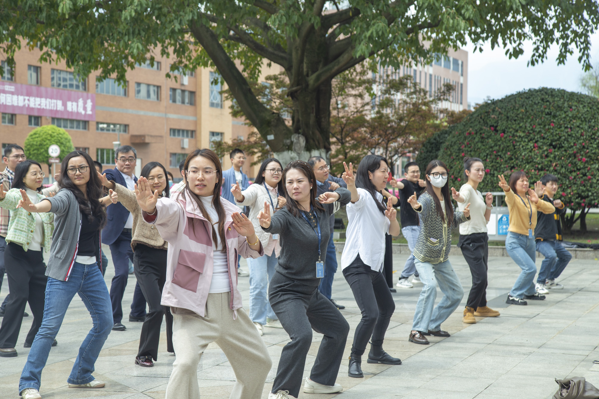 全员动起来，健康向未来|米兰官方网站大健康系列八段锦活动正式启动！